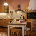 Willa Nella Campagna Toscana Con La Croce