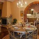 Nella Campagna Toscana Con Willa La Croce
