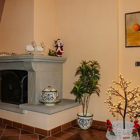 Willa Nella Campagna Toscana Con La Croce