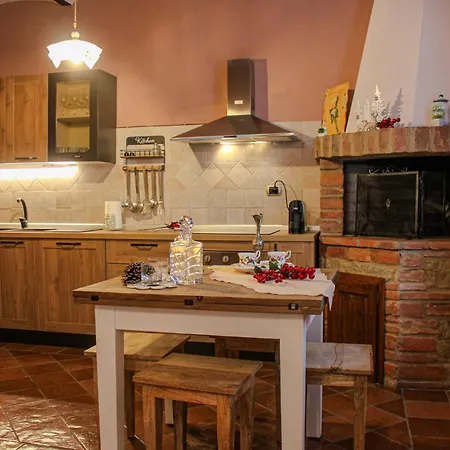 Villa Nella Campagna Toscana Con La Croce